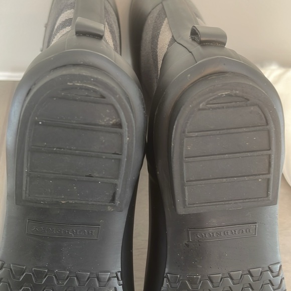 Burberry Rain Boots Signature House Check Black/Grey Size 39 EUC - Picture 10 of 13